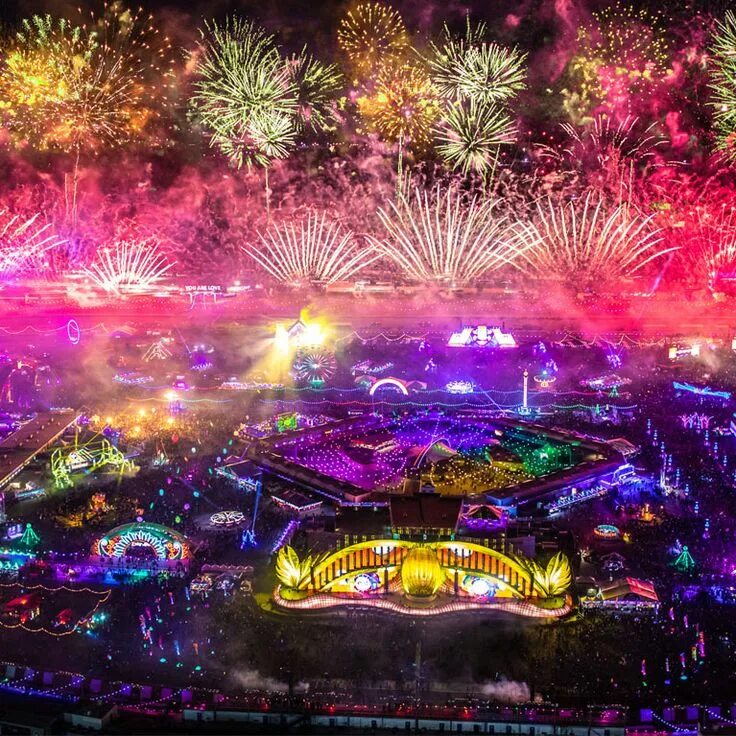 Лас вегас 2023. Edc фестиваль. Electric daisy carnival. Electric daisy carnival 2016. Edc vegas.