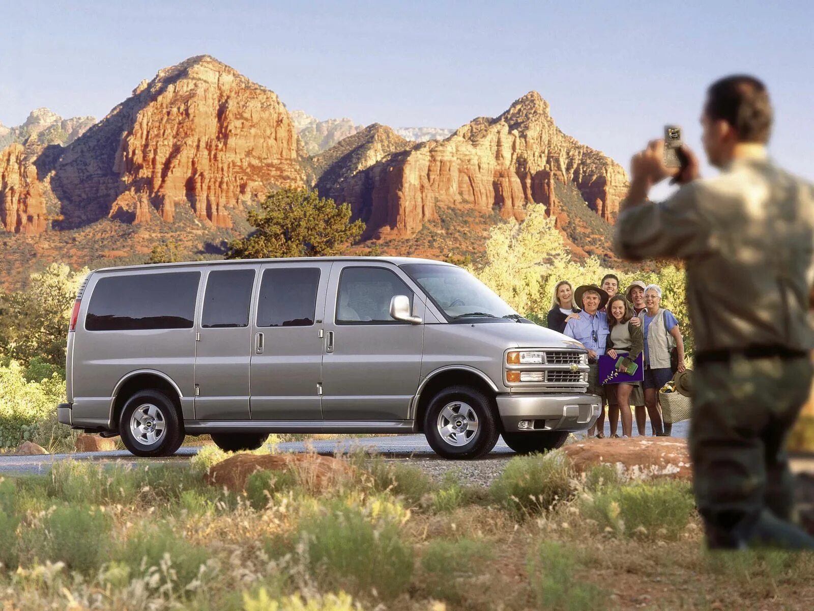 Chevrolet express 1996. Gmc savana 1990. Американский минивэн шевроле экспресс. Форд эконолайн 2 поколение. Ford econoline 1999.
