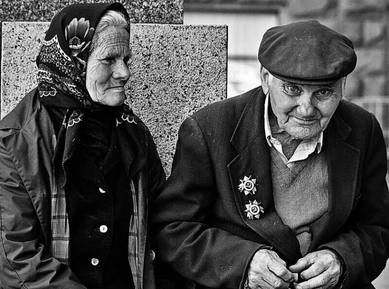 18 в старости. Старь. Старик картинка. Одинокие бабушки и дедушки. Советские старики.