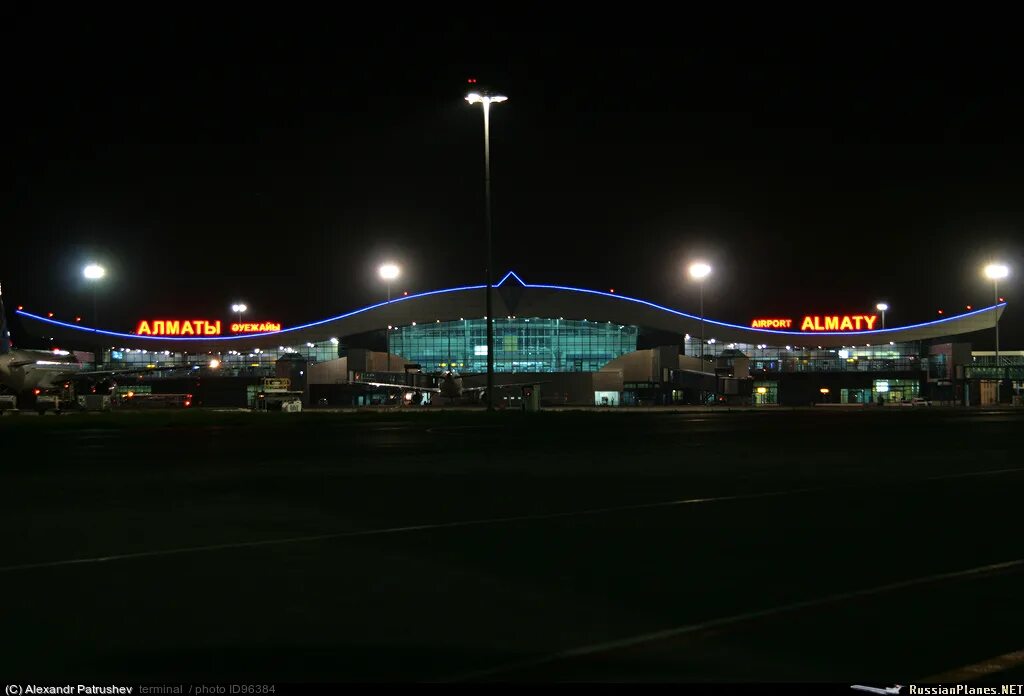 Москва тараз. Ночной аэропорт Уйташ. Тараз Казахстан аэропорт. Аэропорт Махачкала ночью. Алматы аэропорт Асиев.