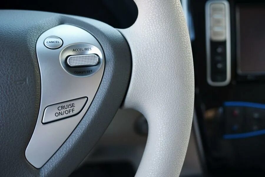 Топливный бак для вебасто nissan leaf. Кнопка nissan. Кнопка складывания зеркал mitsubishi space wagon. Лиф кнопка обогрева заднего. Nissan leaf interior.