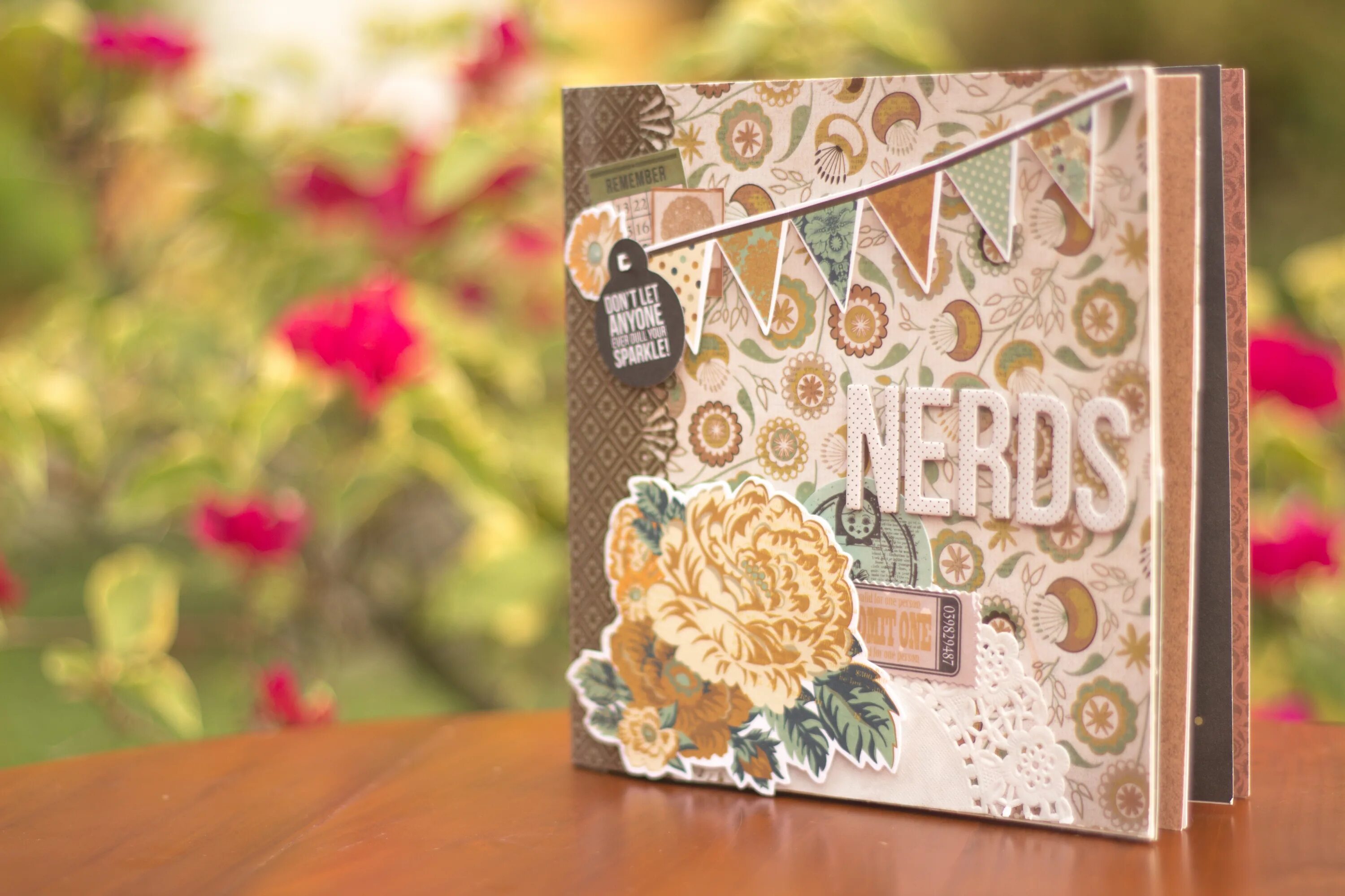 Открытка крафтовая весенняя. Скрапбукинг 5. Скрапбукинг в стиле шебби шик. Скрапбукинг 5. Современные хобби скрапбукинг.