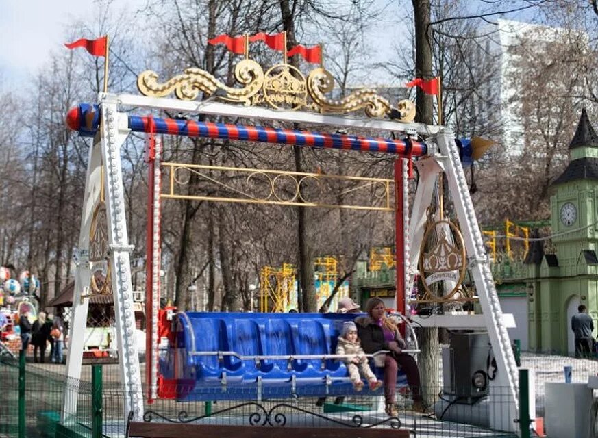 Парк горького аттракционы цены. Парк Горького Пермь аттракционы. Горьковский парк Пермь аттракционы. Парк имени Горького Пермь аттракционы. Пермь парк Горького американские горки.