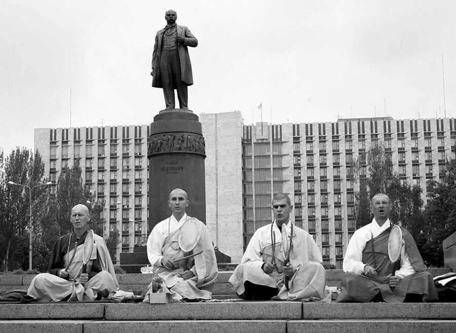 Донецк ссср. Донецк 90. Кинотеатр шевченко донецк 50е годы. Донецк 1990. Площадь шевченко донецк.