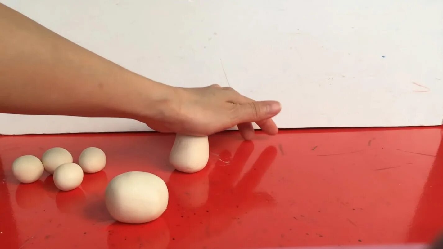 пластилин ноги. лепка ступни скульптура. пластилин ноги. нога из пластилина. лепка кукольной стопы.