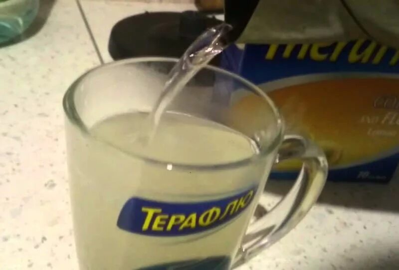 терафлю со вкусом яблока и корицы. порошок типа терафлю в турции. выпила терафлю. терафлю в кружке. противопростудные препараты терафлю.