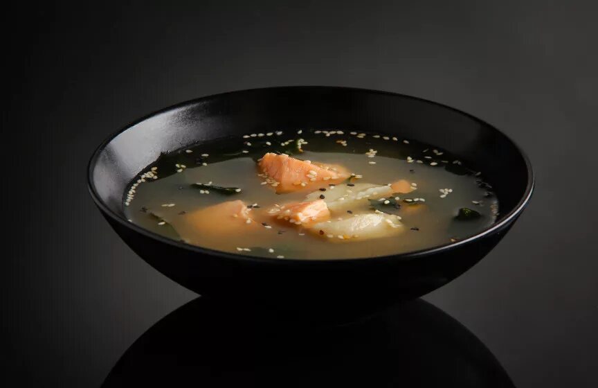 Уха на черном фоне. Самая вкусная уха. Уха на черном фоне. Суп уха царская. Уха из судака на костре в казане.