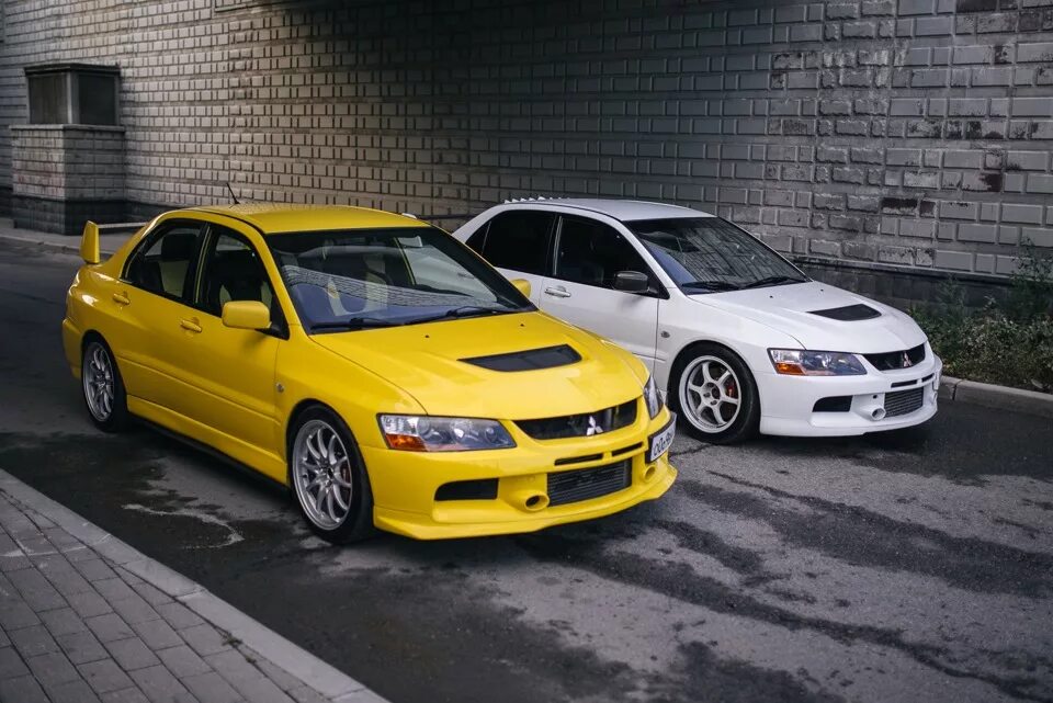 Mitsubishi evo 8. Митсубиси Лансер Эволюшн 9. Жёлтый Митсубиши Лансер Эво 9. Mitsubishi Lancer EVO 8 Yellow. Митсубиси Лансер Эволюшн 9 желтый.