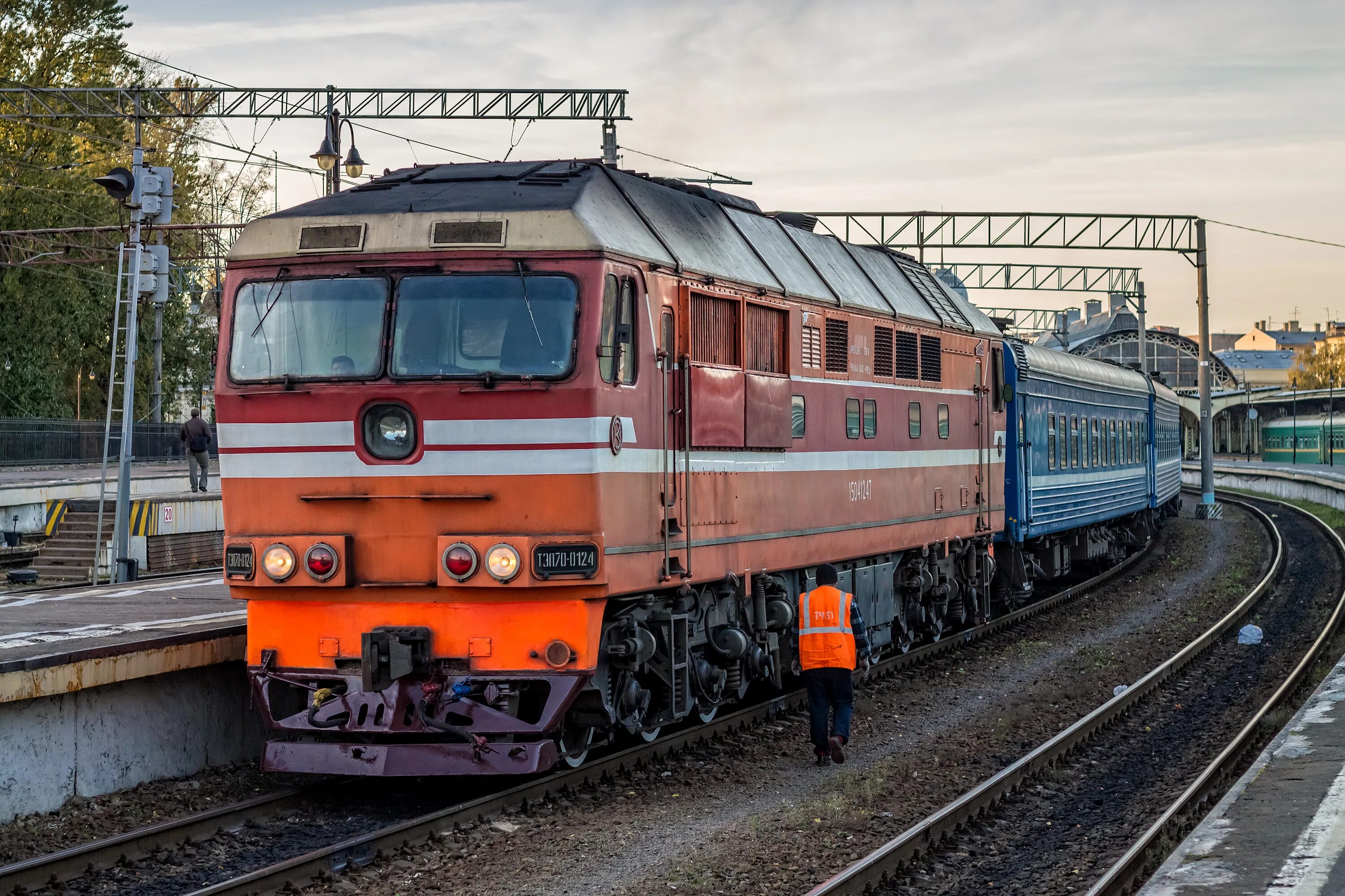 Тэп70-0124. Тэп70 Витебский вокзал. Тэп70-355 Витебский вокзал. ТЭП 70 ночной вокзал Витебский.