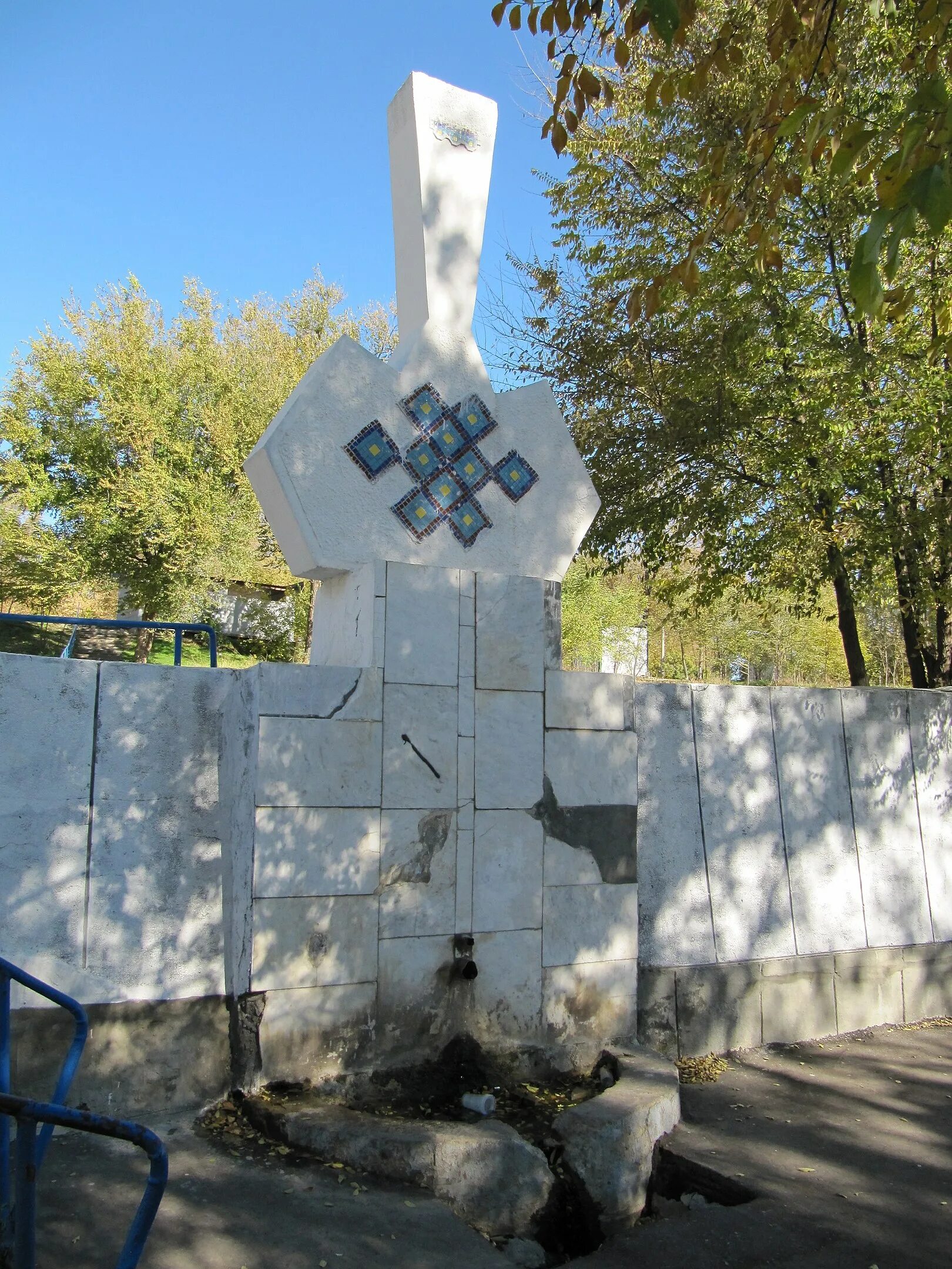 Бортха. Родник бортха элиста. парк дружба в элисте родник бортха. памятник бортха элиста. калмыцкий бортха.