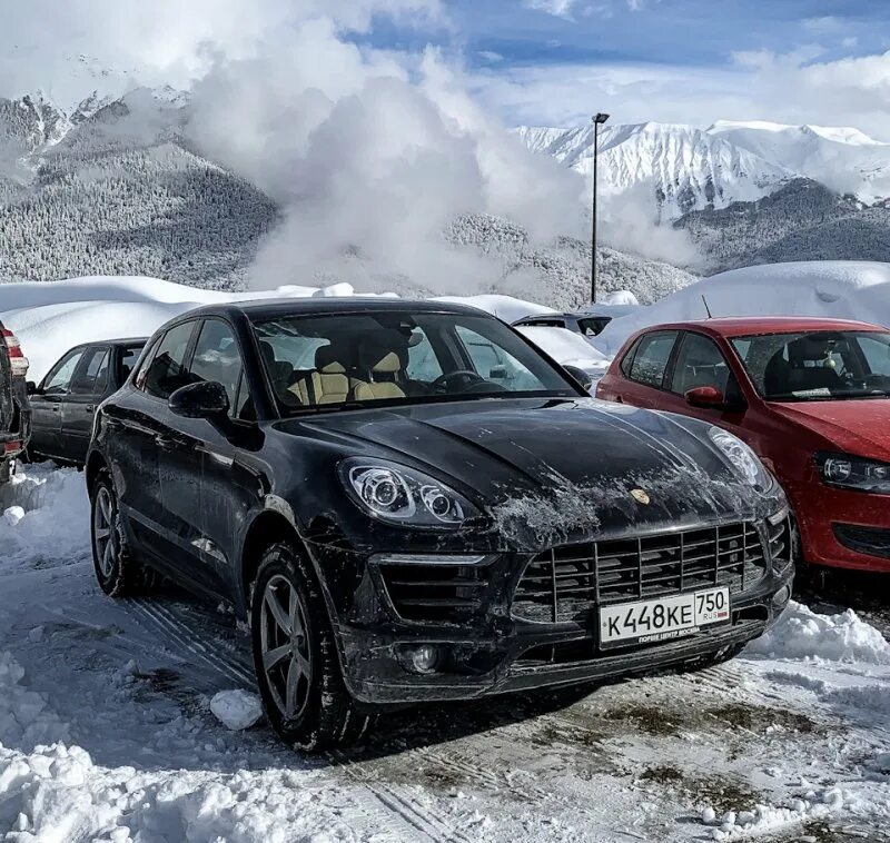 Porsche Macan 2. Порше Макан в горах. Porsche Macan 2o16. Макан мем