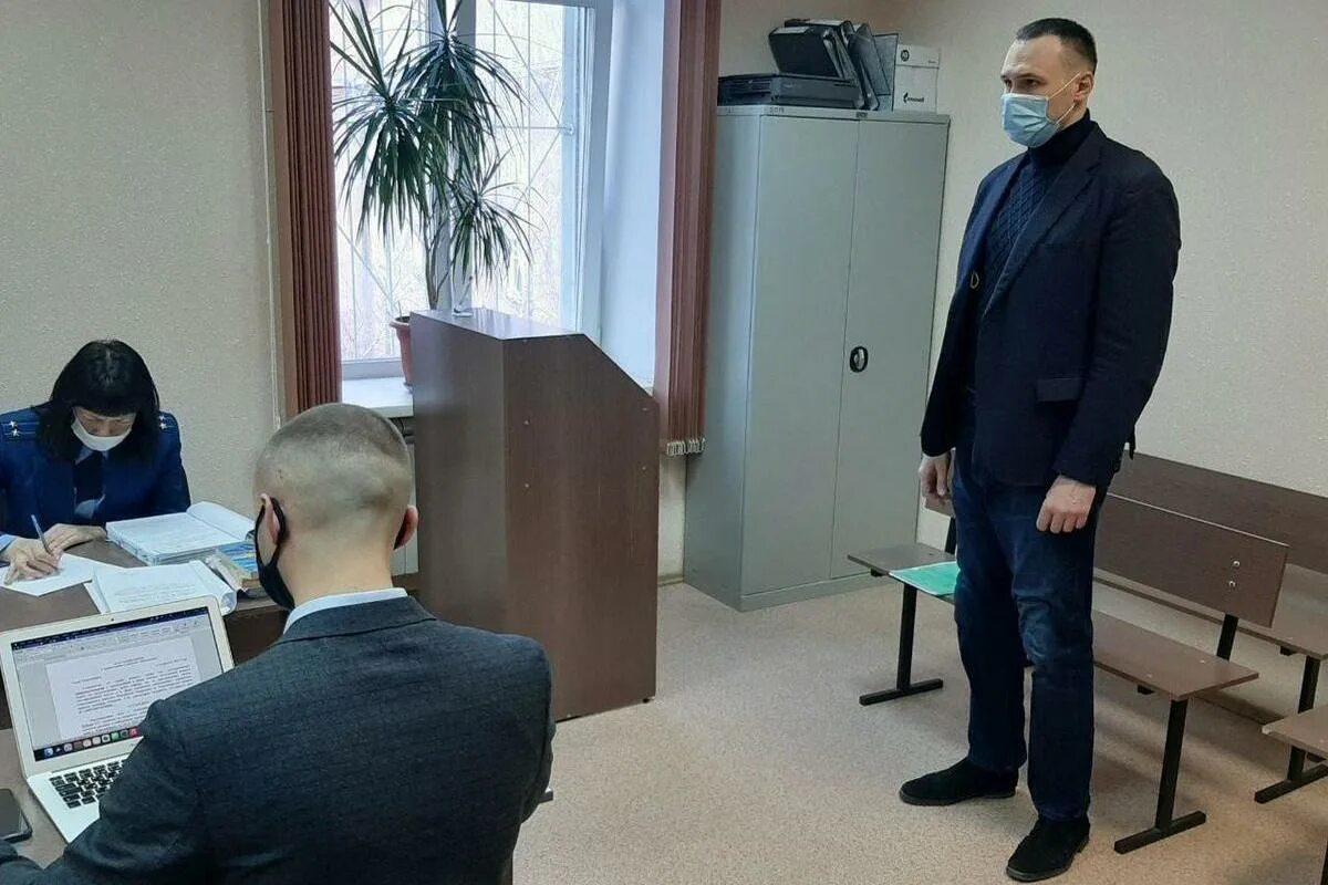 Лобыня Новосибирск депутат. Чиновник в суде.