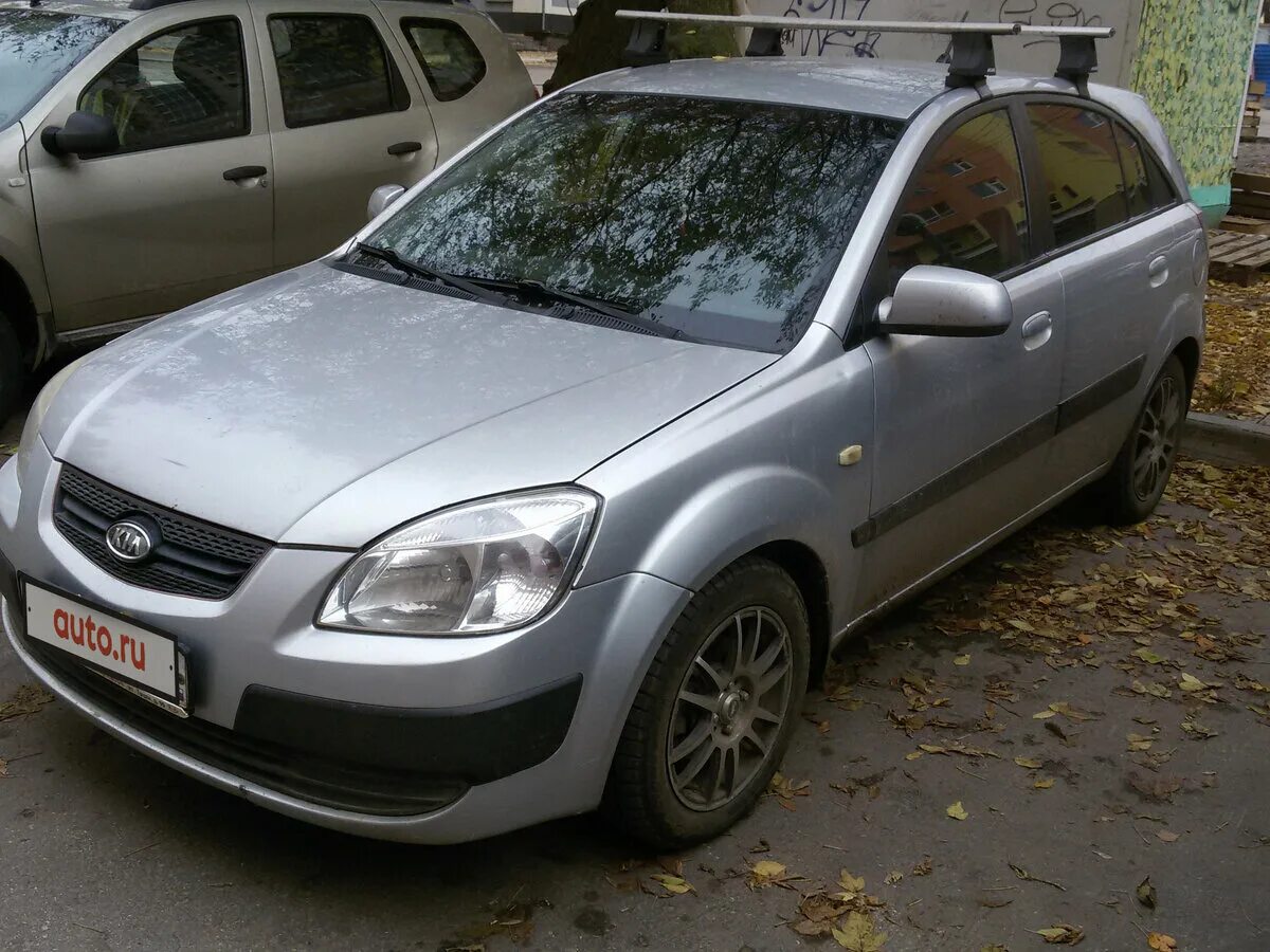 Купить на авито бу 2007. Kia Rio 2007 хэтчбек серебристый. Киа Рио 2007 серебристый. Рио 2007 год хэтчбек серебристый. Киа Рио 2 2007г.