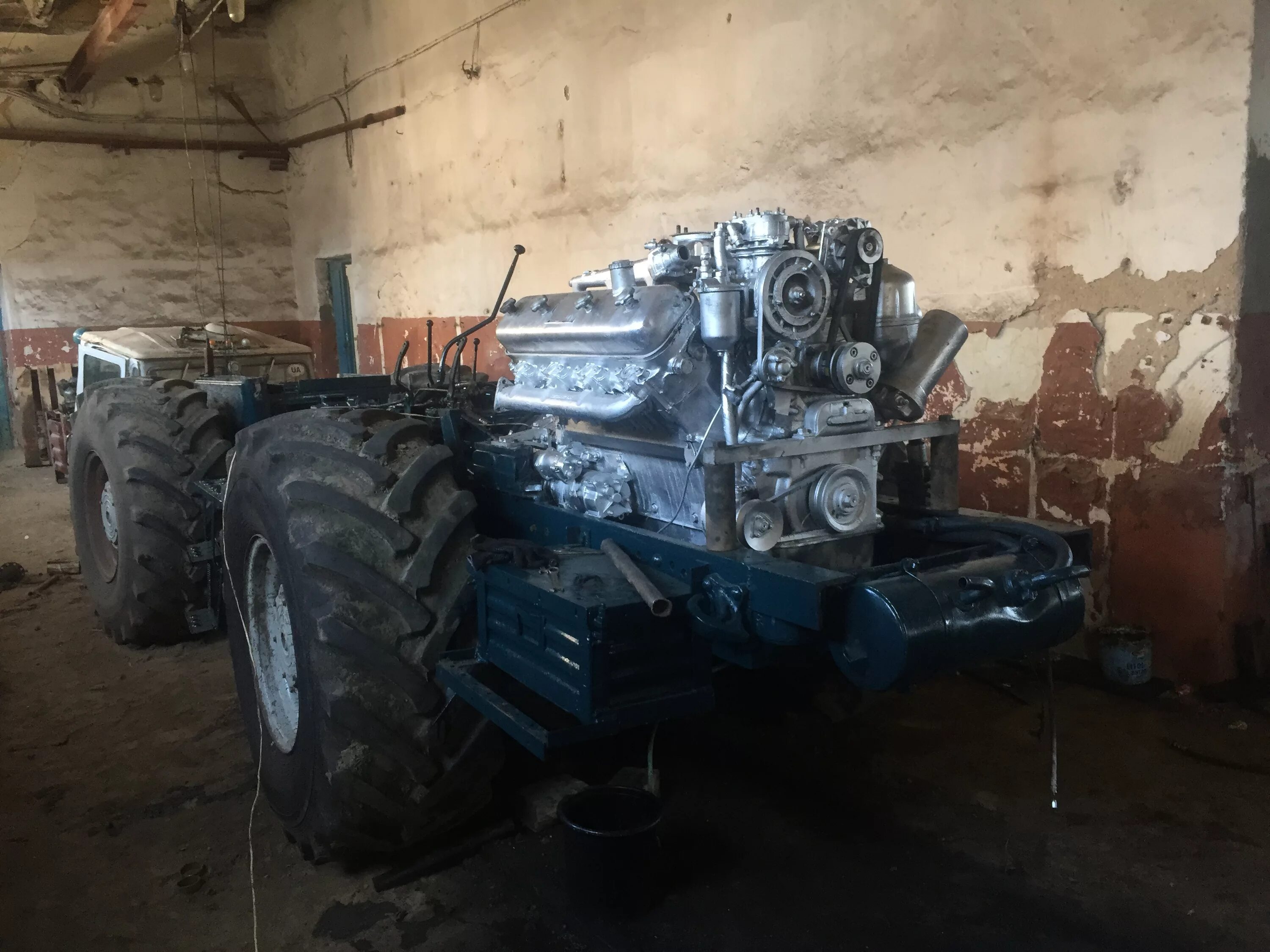 Двигатель т 150. Т 150 с двигателем камаз. кпп камаз на т 150. т-150 с двигателем ямз. т 150 с двигателем камаз 740.