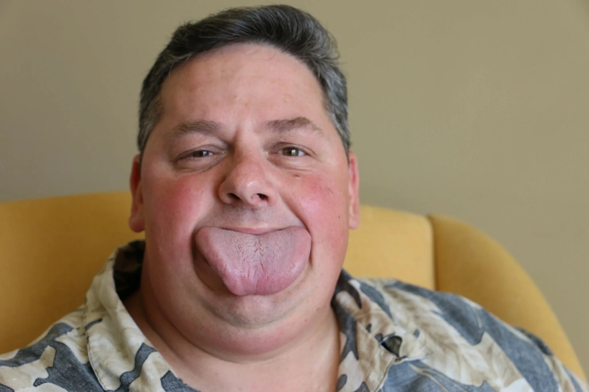 Самые странные люди в мире. Люди с необычной внешностью. Melvnin bee модель. 10 уникальных людей. Статуя христа-искупителя селфи.