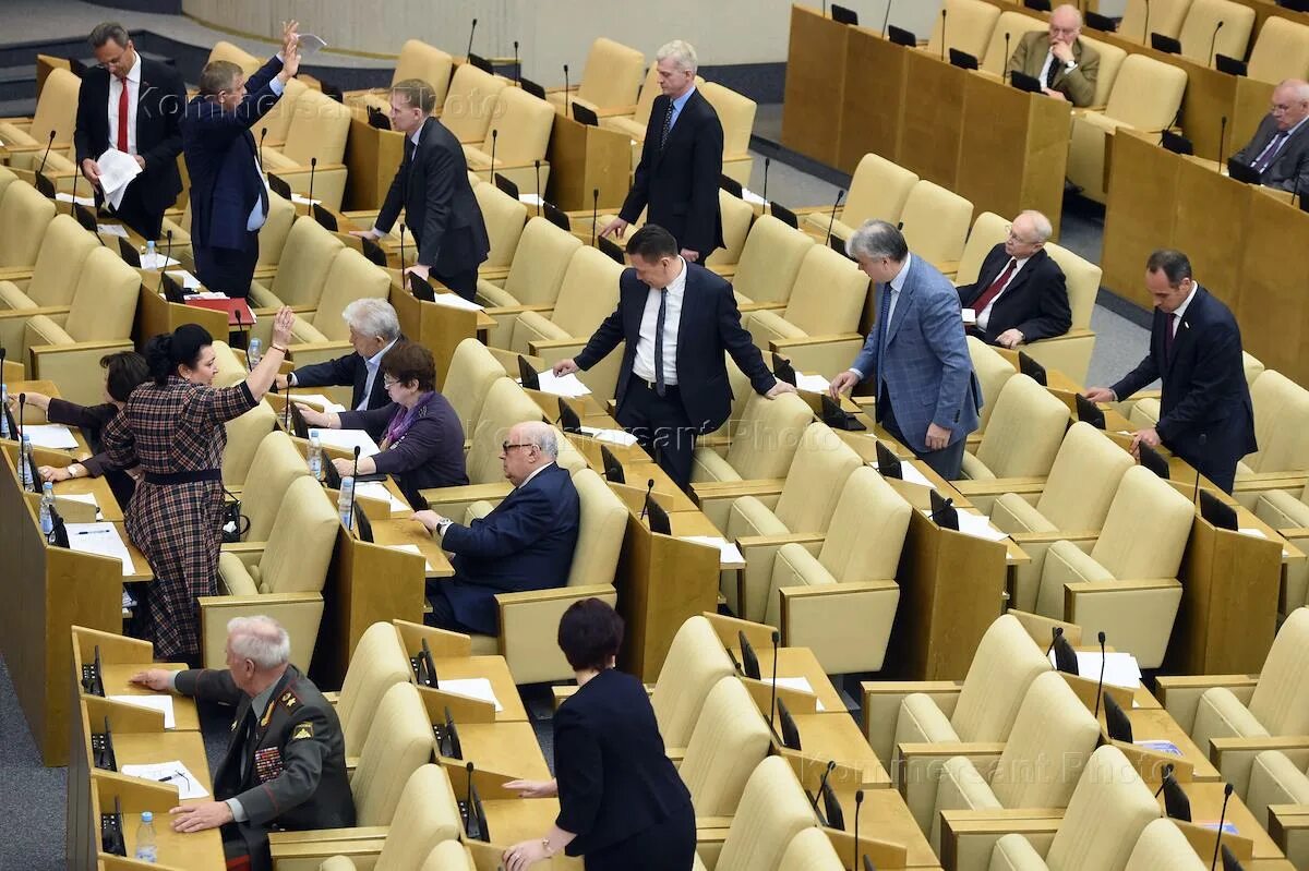 Заур аскендеров. Депутаты работают на профессиональной основе. Депутаты сахалинской области. Тульская городская дума 3 созыва. Депутаты работают на профессиональной основе.