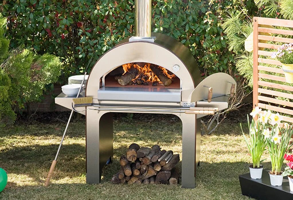 Уличная печь купить. Печь Alfa 4pizze. Барбекю Woodgrill 808 а-1. Уличная печь для пиццы. Печь для пиццы на дровах.