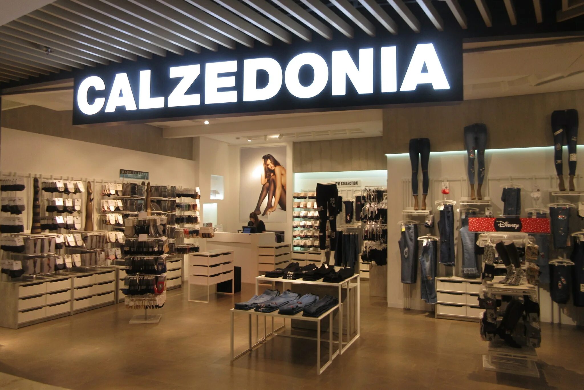 Calzedonia сайт интернет магазин. Кальцедония. Кальцедония магазин. Кальцедония магазины Москва рядом. Кальцедония интернет магазин.