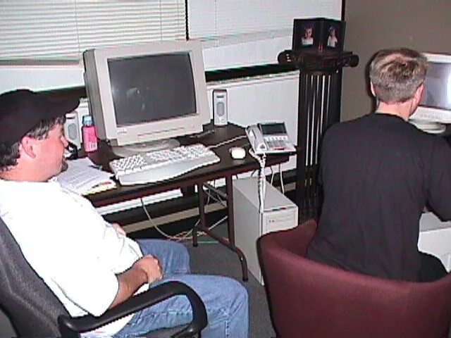 Создатель валв. Студия валв. valve разработчик. офис valve. valve office 1998.