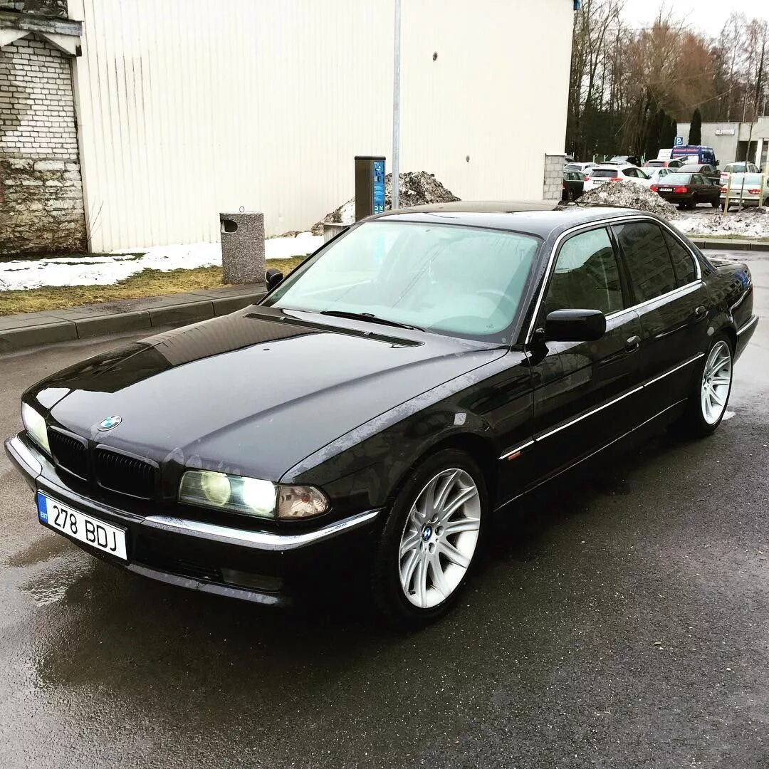 Бмв 95 года. БМВ 95 кузов. БМВ е95. BMW 95 год 95 кузов.