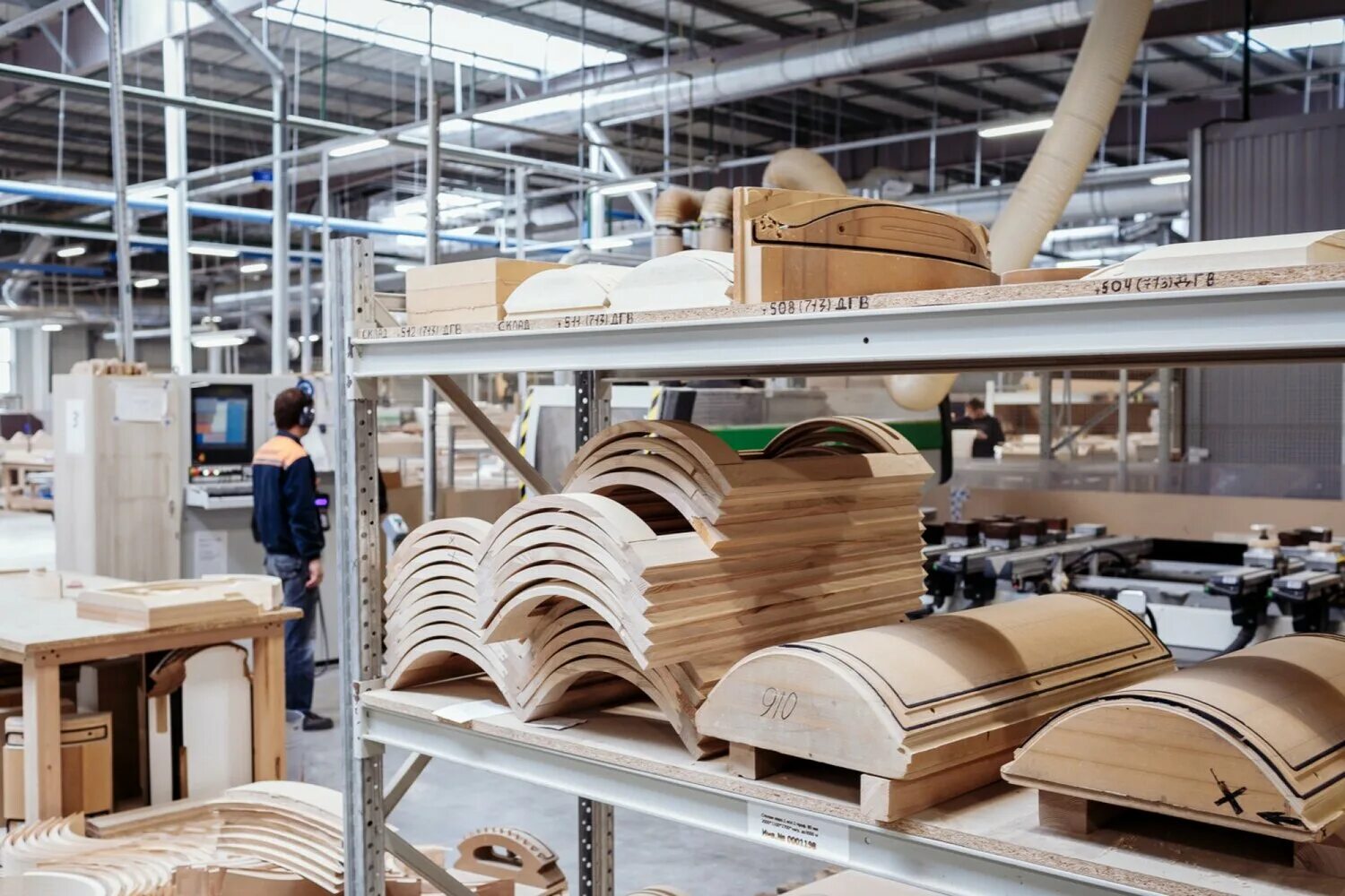 мебельный цех. мебельное производство цех. мебельные материалы фабрика. мебельная промышленность. мебельные материалы фабрика.