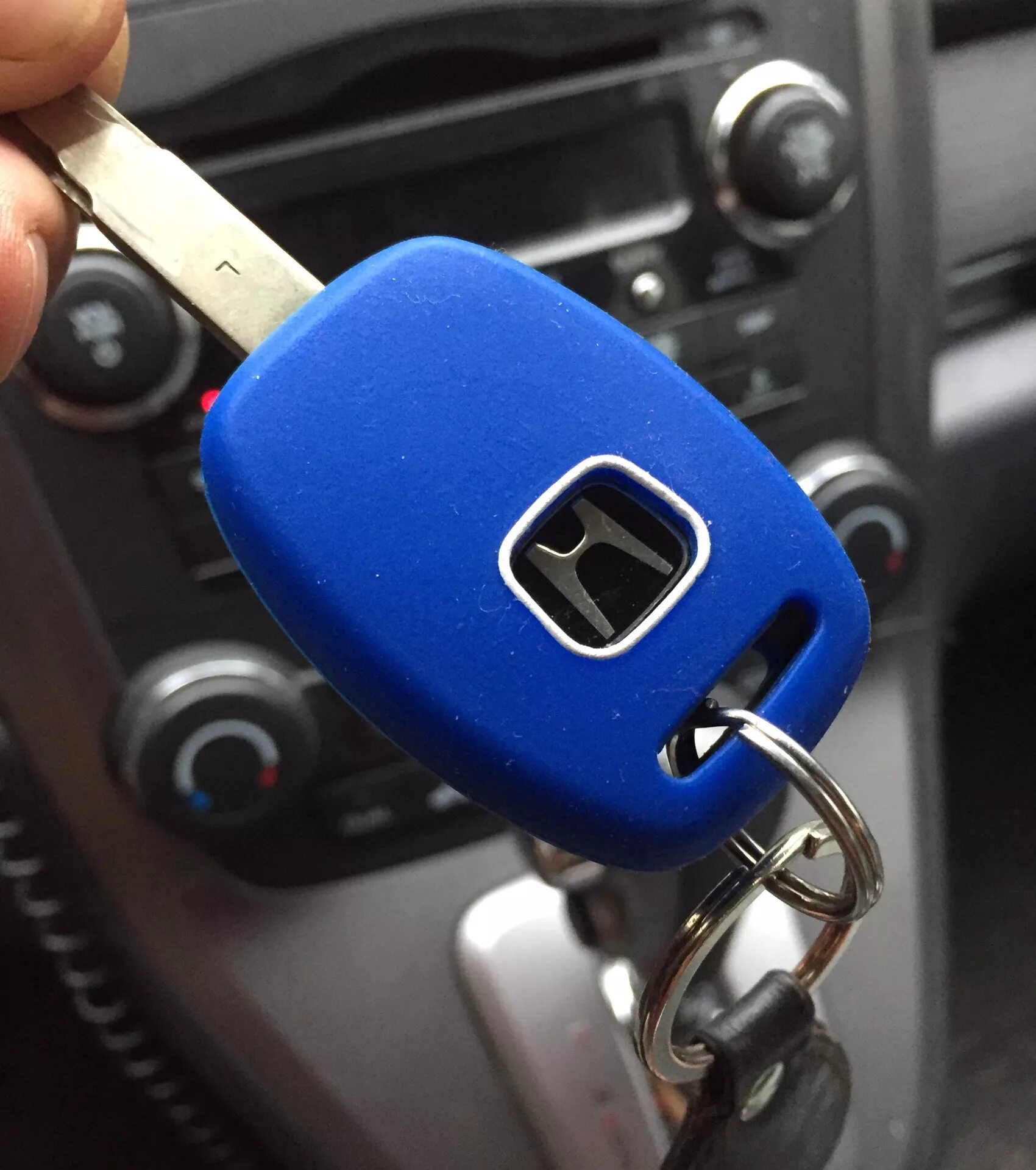 Включи машину ключ. Автомобильный ключ зажигания Хонда. Автоключи Honda. Синий ключ Хонда 2020. Красивые Автоключи.