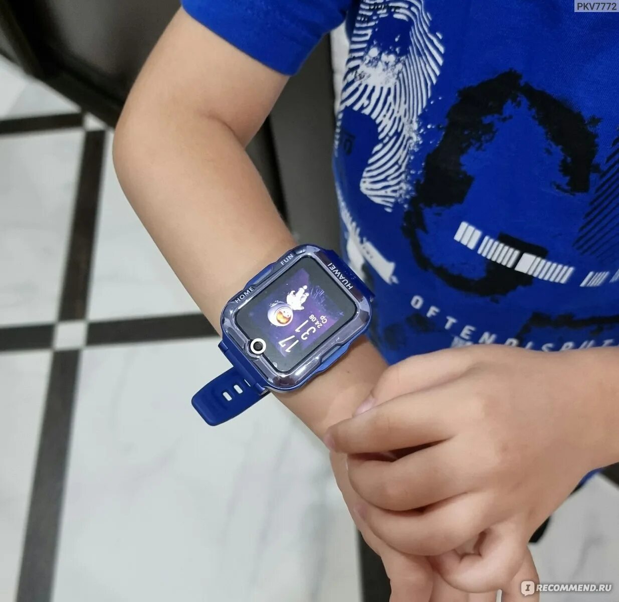 Часы детские наручные игрушка в детском мире. Детские часы Huawei. Часы с GPS трекером Huawei watch Kids 4 Pro в Воронеже. Детские умные часы Huawei watch Kids 4 Pro Wi-Fi, синий на руке. Huawei kids часы купить