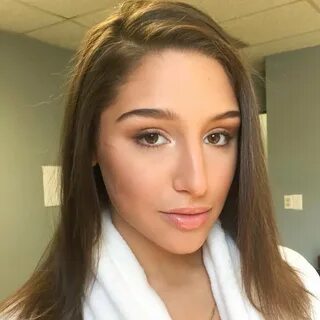 Abella danger selfie pic