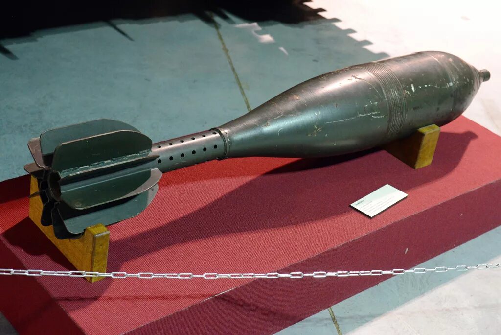 240 мм мина. М-240 миномет. 240-мм миномёт м-240. мина 240 мм. калибр 240 мм.