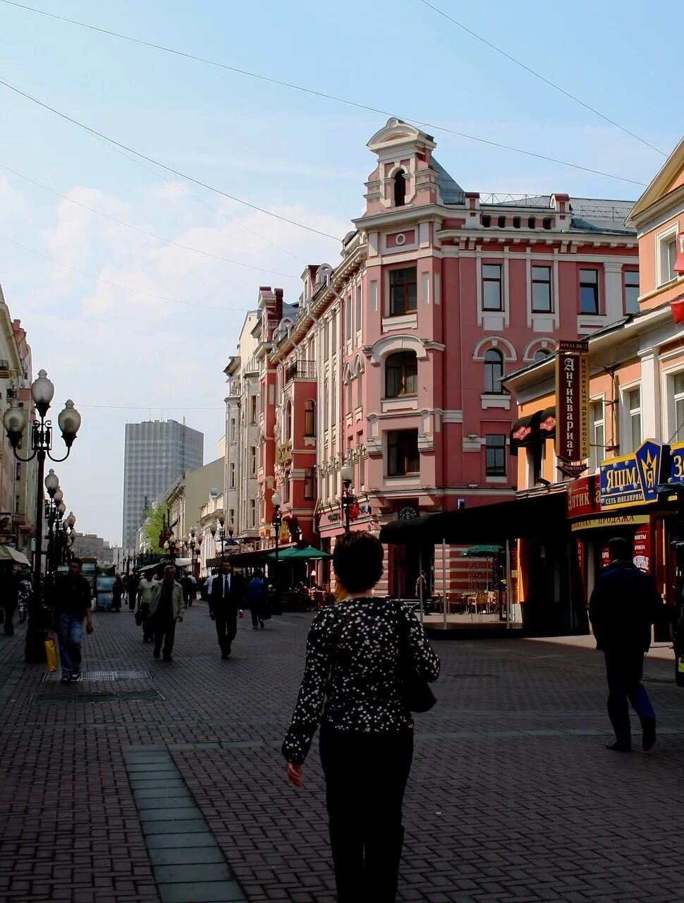 Арбат пешеходная улица. Арбат стрит Москва. Улица старый Арбат в Москве. Старый Арбат пешеходная