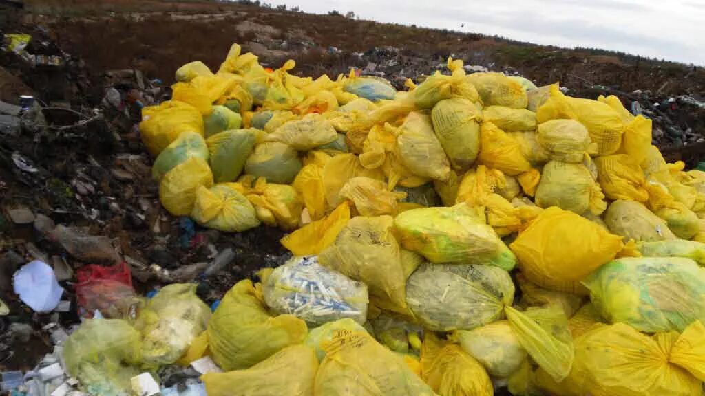 Утилизация медицинских отходов. Отходы класса в медицинские. Свалка биологических отходов. Утилизация медицинских отходов. Утилизация отходов класса б.