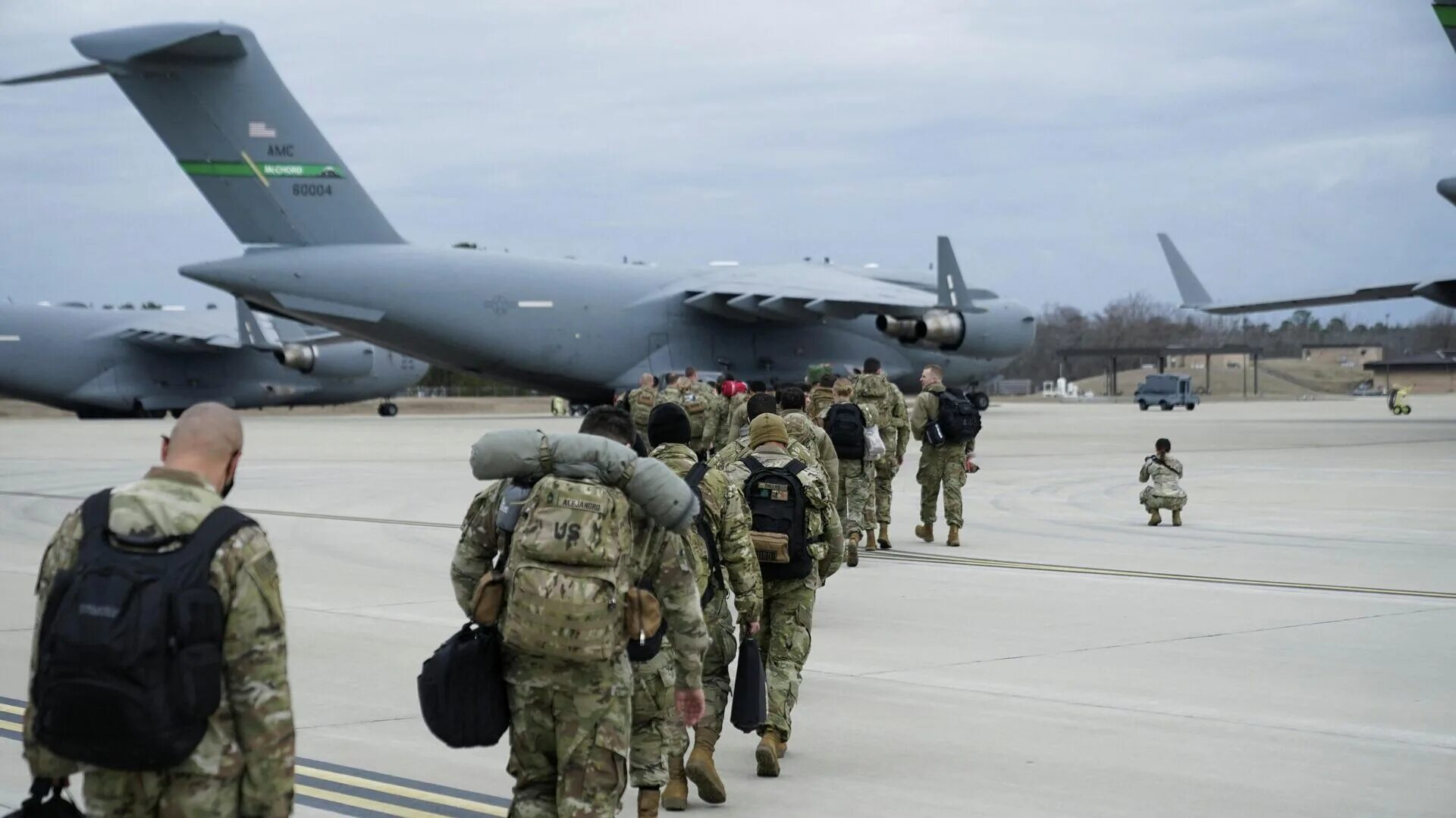 Риа нато. Американские войска в Польше. Военные США на Украине. Переброска войск США. Российские и американские военные.