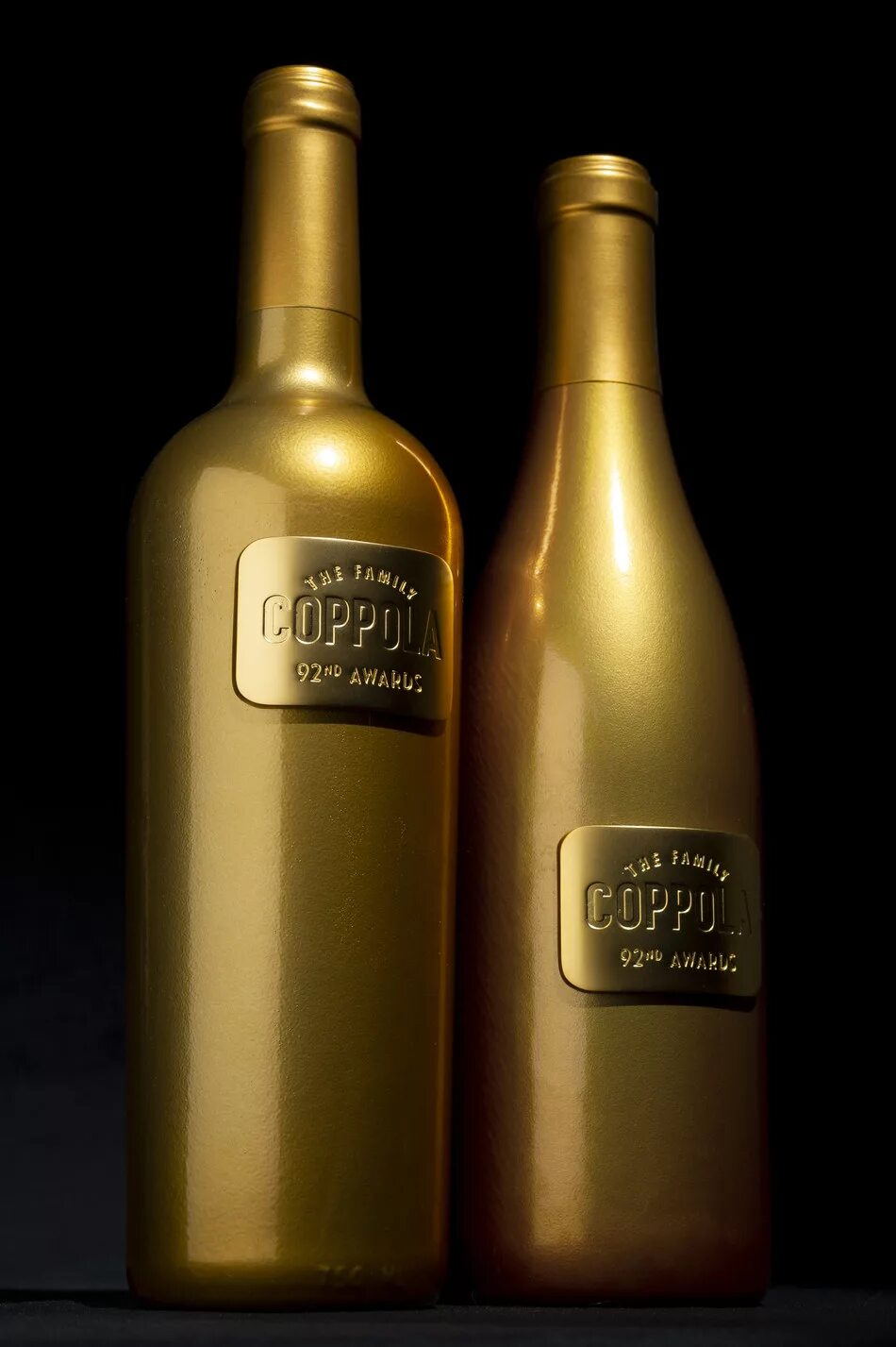 Вино оскар. Вино Francis Coppola. Francis Ford Coppola Winery. Золотая бутылка. Вино золотистое.