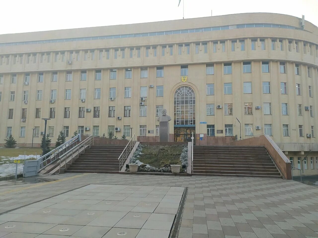 Казнпу университет. Казахский педагогический университет им абая. Агу алматы. Казахский национальный педагогический университет (г. Абай университет логотип.