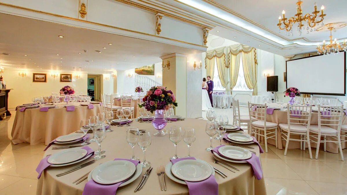 Венециано банкетный зал екб. Украшение гостевых столов на свадьбу. Лобненская 11 государь. Грибоедова 126 дом семейных торжеств. Свадебный банкетный зал.