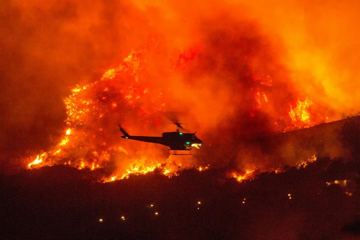Лесные пожары в Калифорнии 2020. Лесные пожары в Калифорнии 2018. Огненное Торнадо в Америке. Пожар в США Калифорния.