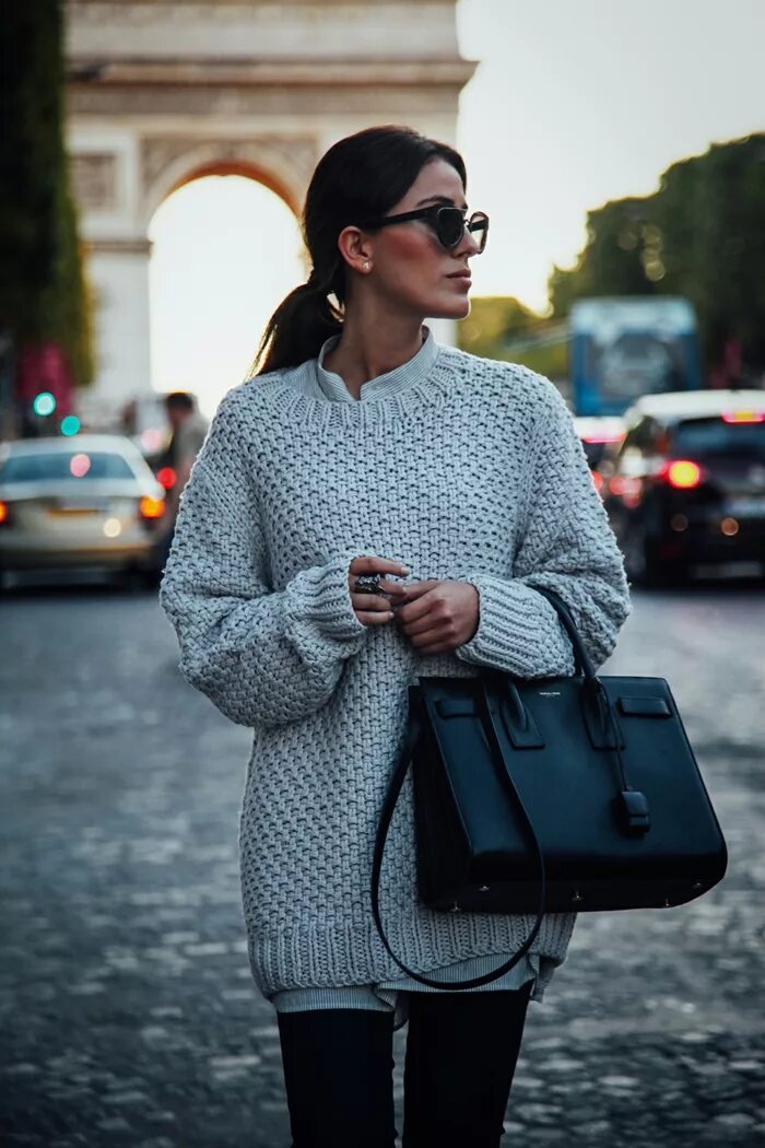 Образы со свитером оверсайз. Оверсайз образы. Стильный свитер. Oversize outfit стиль. Объемные свитера.