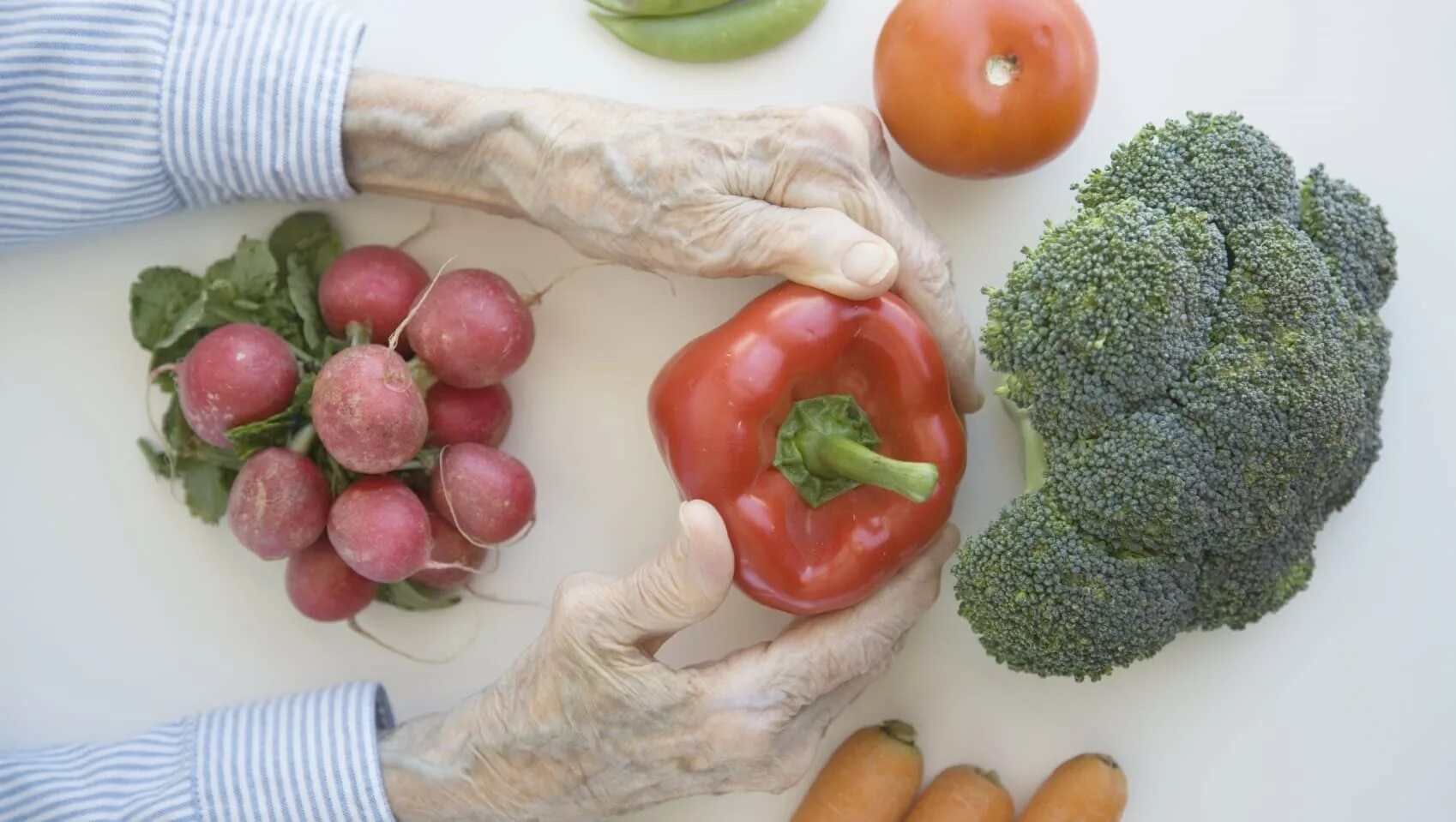 Полезные продукты после 50. Продукты для пожилых. Здоровое питание для пожилых. Овощи в пожилом возрасте. Диетотерапия пожилых.