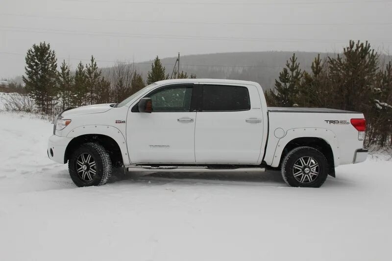 Авито тундра с пробегом. Toyota tundra 5,7 hemi. toyota tundra winter. тойота тундра 5.7 бублик. тойота тундра 1990.