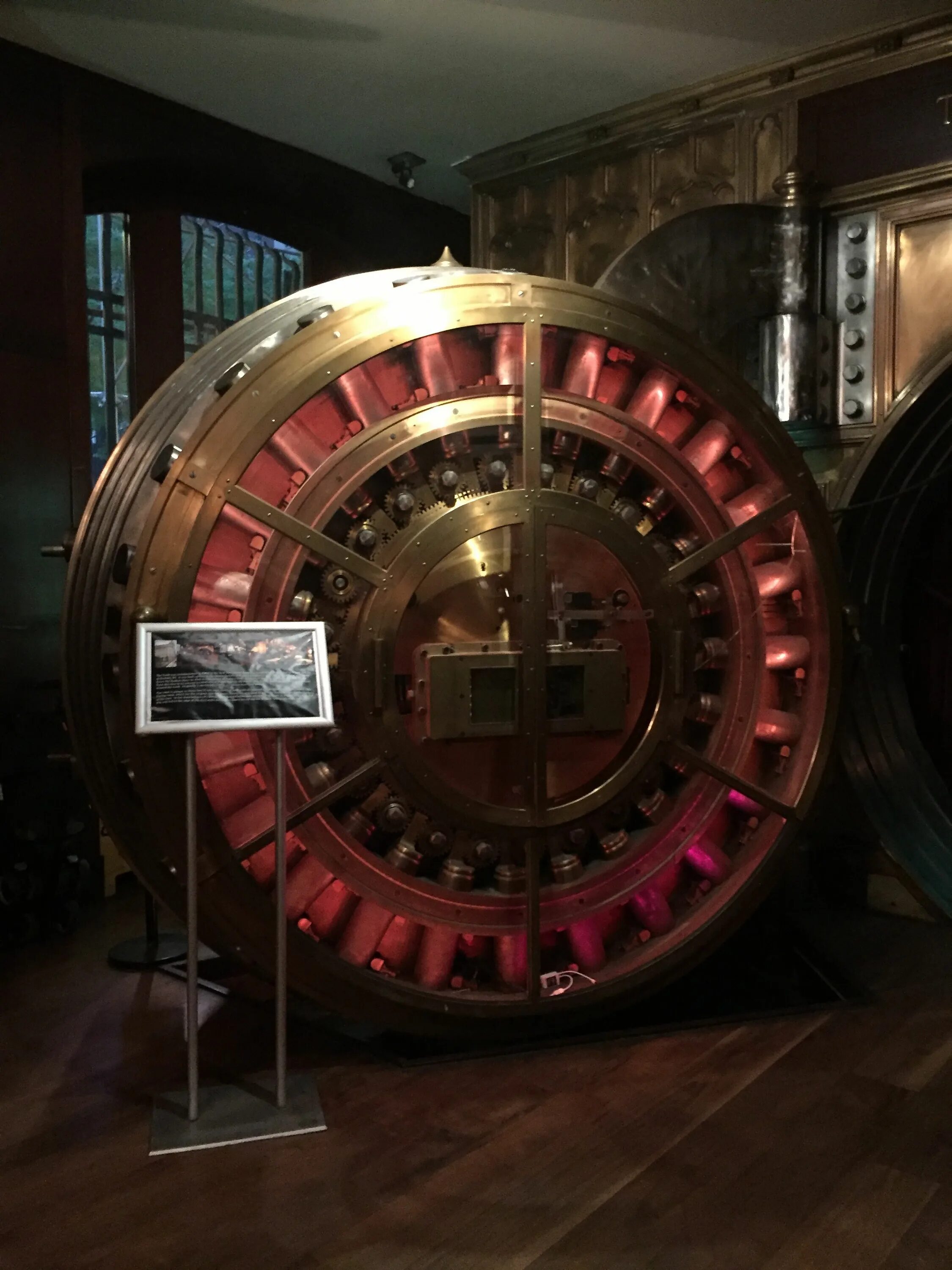 Bank vaults. Vault Door. Infra Vault Door. Bank Vault. Bank Vault коридор.