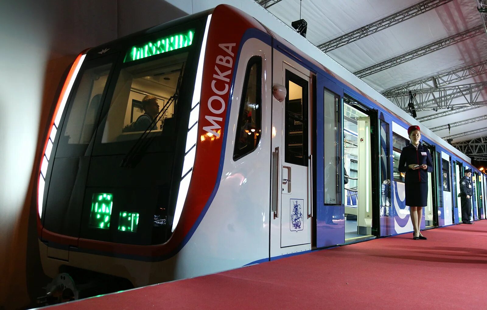 Новые электрички метро. Метропоезд москва 2020. Новые электрички метро. Метро 81-765 салон. Метровагонмаш вагоны метро.