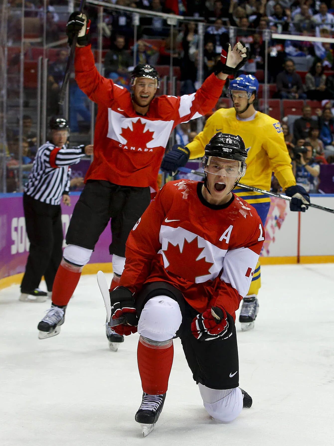 Хоккей с шайбой 2014. Сидни Кросби ОИ 2014. Jonathan Toews Team Canada. Ice Hockey League хоккей.