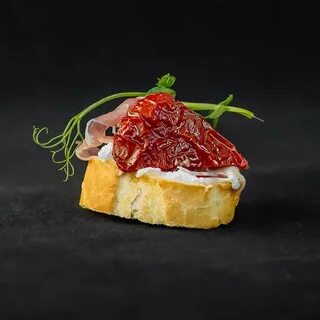 Брускетта с хамоном