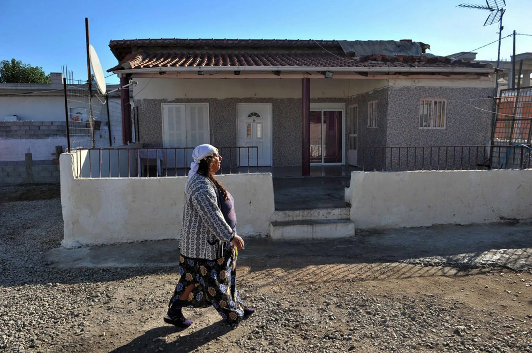 Gypsy Village Грузия. Gypsy Village ветерок. Gypsy House. Bulgarian Villagers.