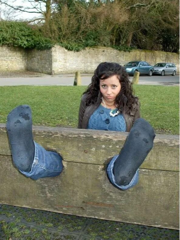 девушки в грязных носках. девушки в грязных носках. грязные носочки. грязные белые носки. девушки в грязных носках.