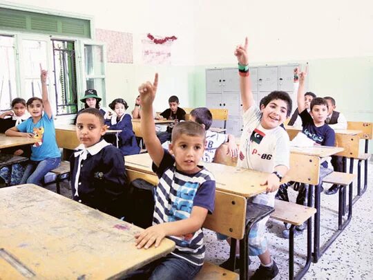 Кувейт дети. Вторжение ирака в кувейт в 1990. Arabic school boy wallpaper. Кувейт учеба. Кувейт традиции.