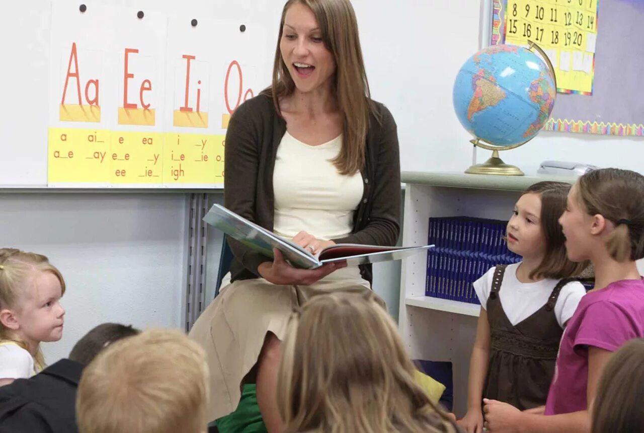 Учитель по английскому языку. Преподаватель иностранного языка. Педагог английского. Учитель иностранного языка. Английская школа.