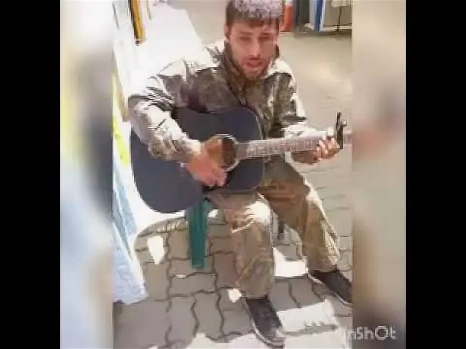 Слепой парень поет песню. Слепой парень поет. Слепой мужчина поет у метро. Слепой парень поет песню журавли. Слепой мальчик поет аварскую песню.