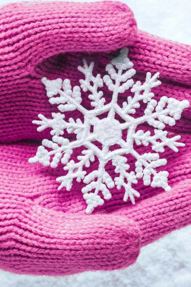 снежинка на варежке рисунок. варежки иконка. снежинка в руках картинки. узоры для рукавичек жаккардовые. снежинка на варежке рисунок.