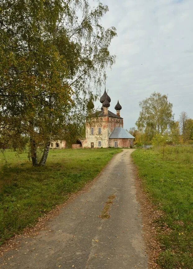 Село села набережная 3. Церковь в селе Григорцево. Дорога к храму. Дорога к храму картинки. Большое село набережная.